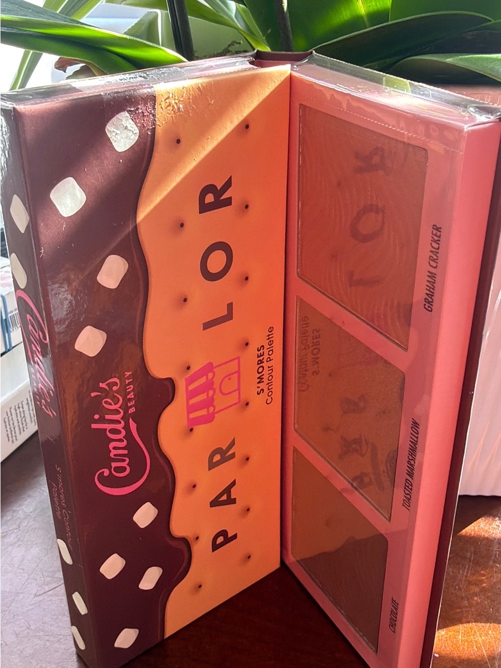 Candie's  Beauty S 'more Contour palette  Graham Crcker Chocolate